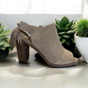 Gianni Bini Beige Women's Peep-Toe Suede Leather Summer Sandals‎ US Size 11